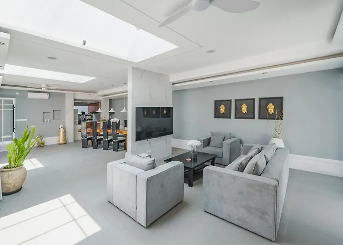 Xxtra - Luxury 4br - Sauna, Bar & Cold Plunge Villa Seminyak
